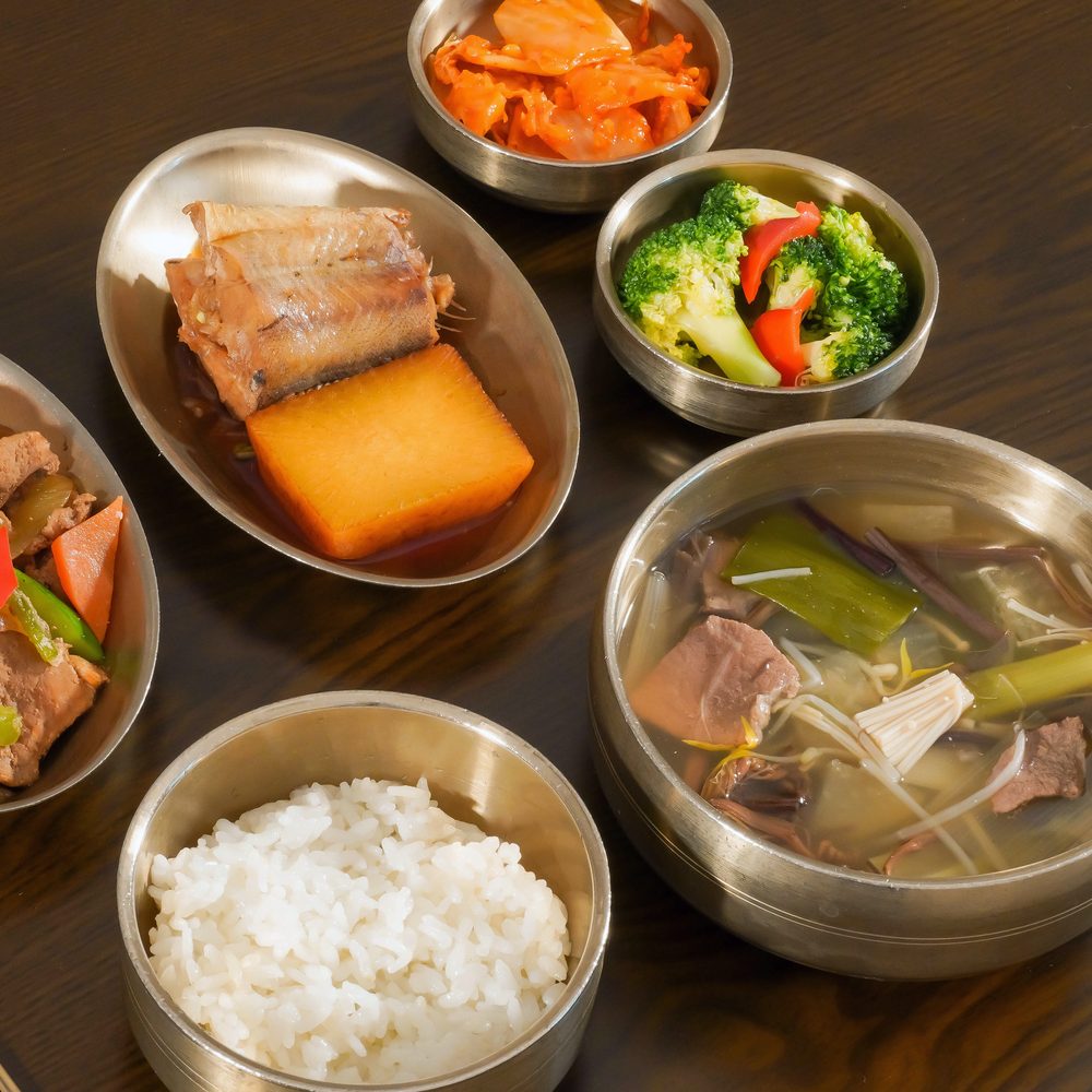 항암 주기 중 감염을 줄이도록 생채소 대신 익힌 채소와 생선조림, 맑은 국으로 차린 메디람한방병원 호중구 식단