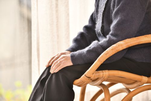 파킨슨병 진단 시기 증상 나타나면 늦은 걸까? 썸네일 이미지