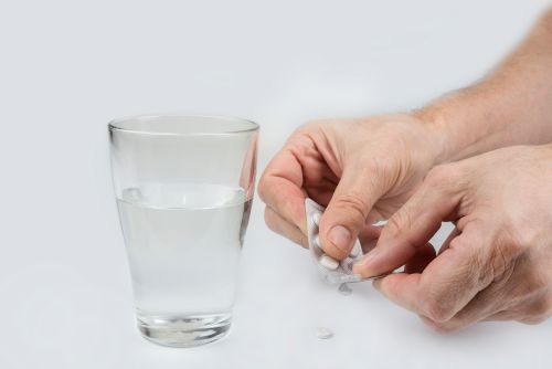 파킨슨병 약 밥 먹고 바로 먹으면 안 되는 이유 썸네일 이미지